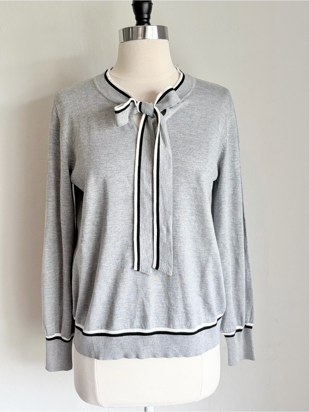 Adrianna Papell Tipped Tie Neck Knit Sweater, Light Gray Black White, Size Med